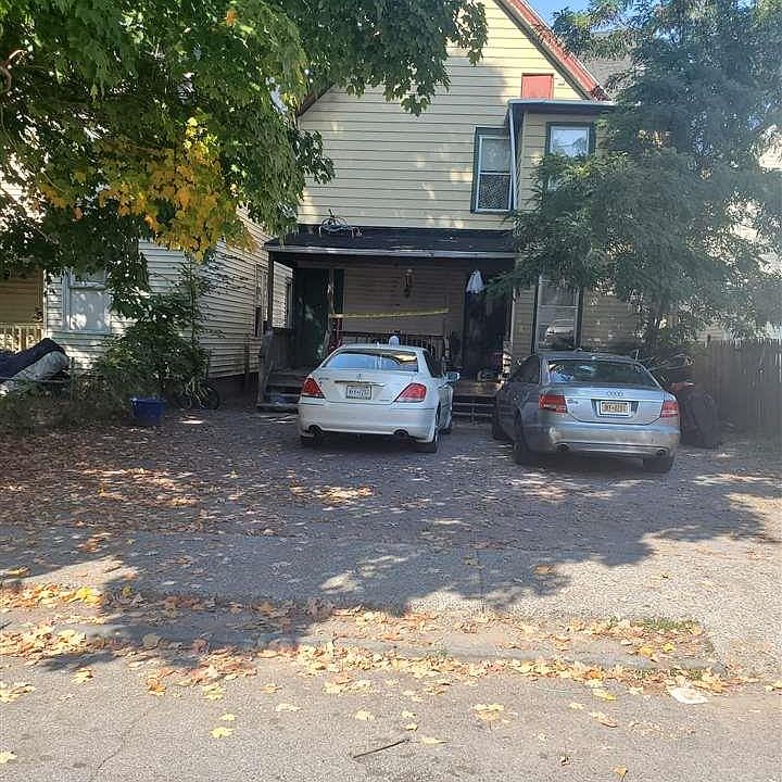 2nd image of 60 Van Buren St