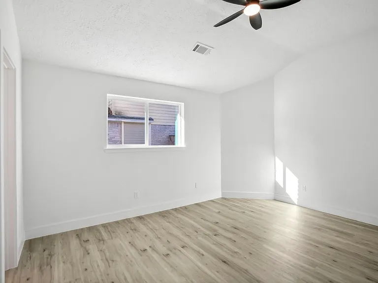 11615 Henley Dr — Photo 18