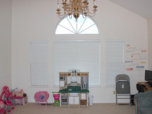 2nd Family Rm/Formal Dining