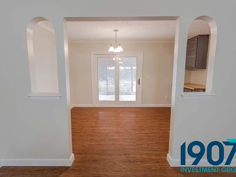 1201 Kings Ct — Photo 8