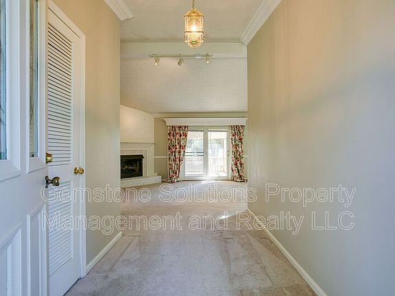 5th image of 2785 Critz Ln