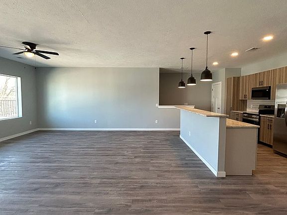 4th image of 2724 Silver St #203