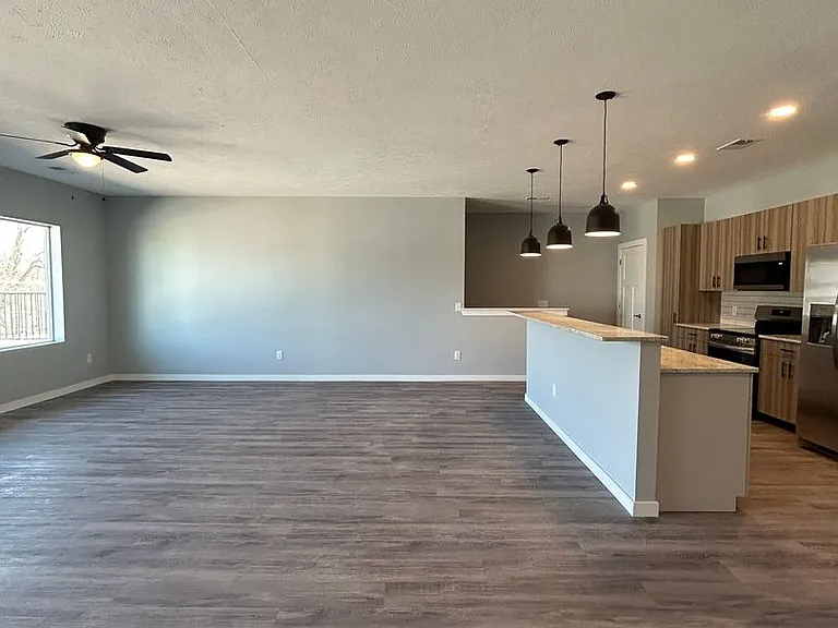 2724 Silver St — Photo 5
