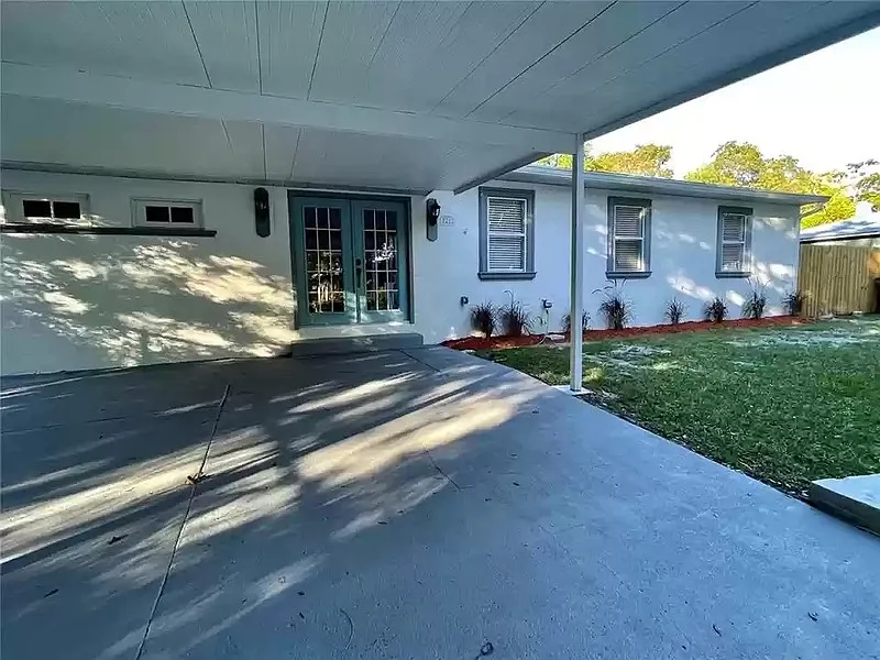 3 bed, 2.0 bath, 1208 sqft, $2,895 — Photo 3