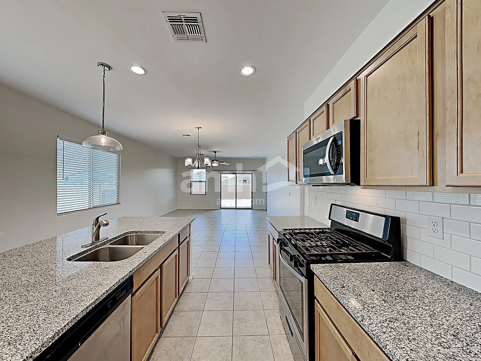 3 bed, 2.0 bath, 1602 sqft, $2,010 — Photo 4