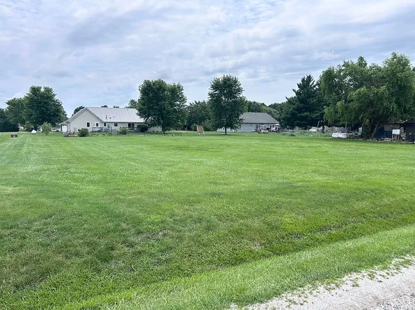 7 Sunnyside Est, Moweaqua, IL 62550