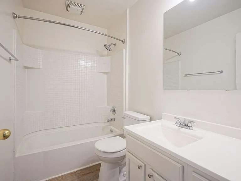 5159 E 16th St #E16 — Photo 7