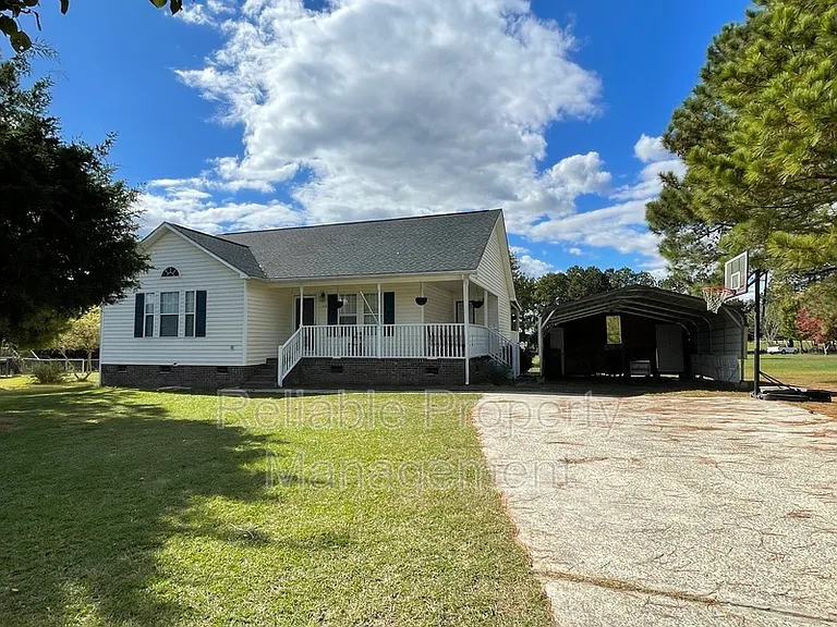 108 Patricia Dr — Photo 1