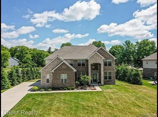 5016 Bordeaux Dr, Clarkston, MI 48348
