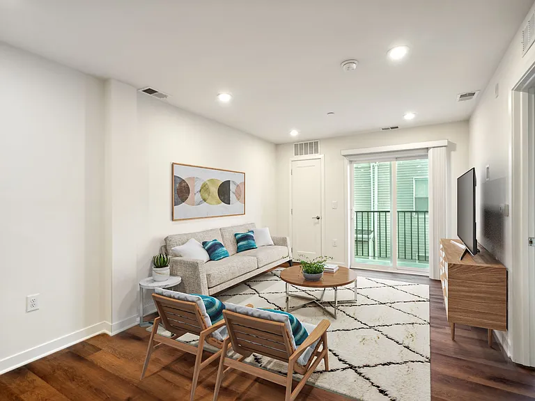 Graduate Pointe — Photo 108