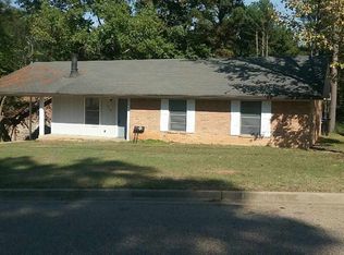 907 Willow Dr, Longview, TX 75602