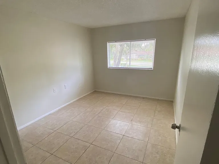 1080 N Benoist Farms Rd #204 — Photo 6