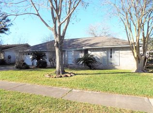 1923 Winding Creek Dr, Pearland, TX 77581