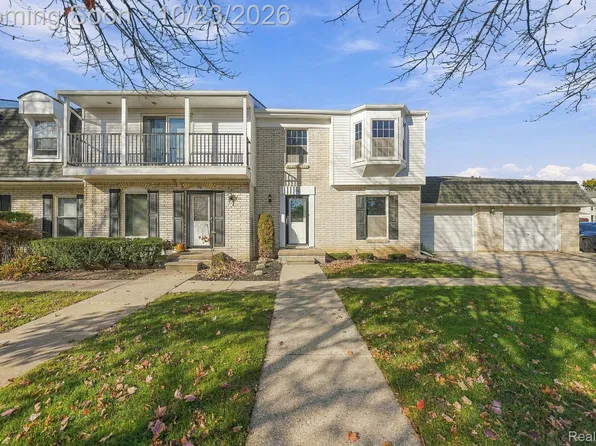 74 Longford Dr, Rochester Hills, MI 48309