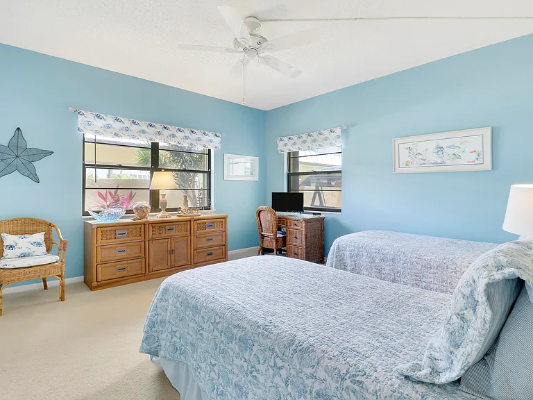 275 Beach Rd — Photo 17