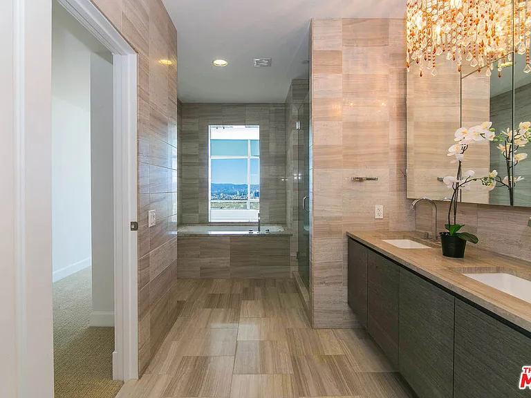 900 W Olympic Blvd #28C — Photo 13