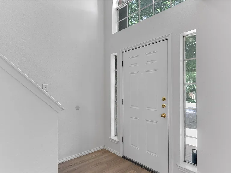 8313 Columbia Falls Dr — Photo 3