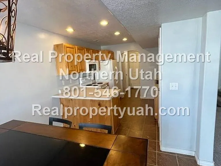 652 W 800 N #49 — Photo 4