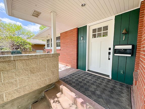 4th image of 1020 W Lincoln Ave