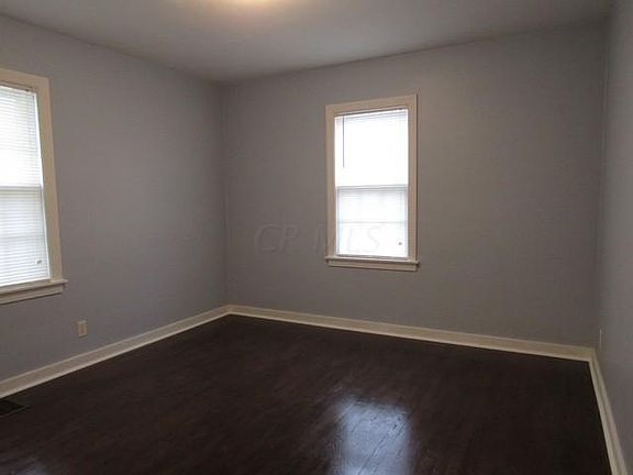 3rd image of 836 Woodrow Ave
