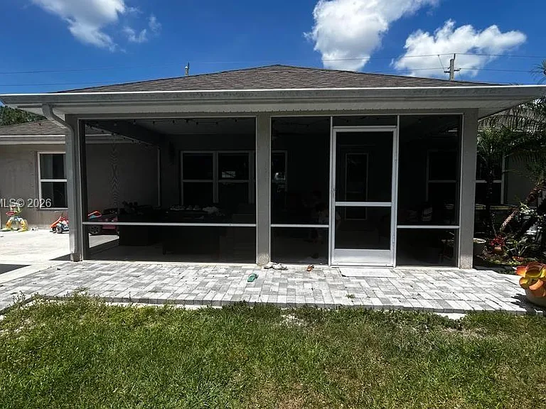 180 SW Voltair Ter — Photo 4