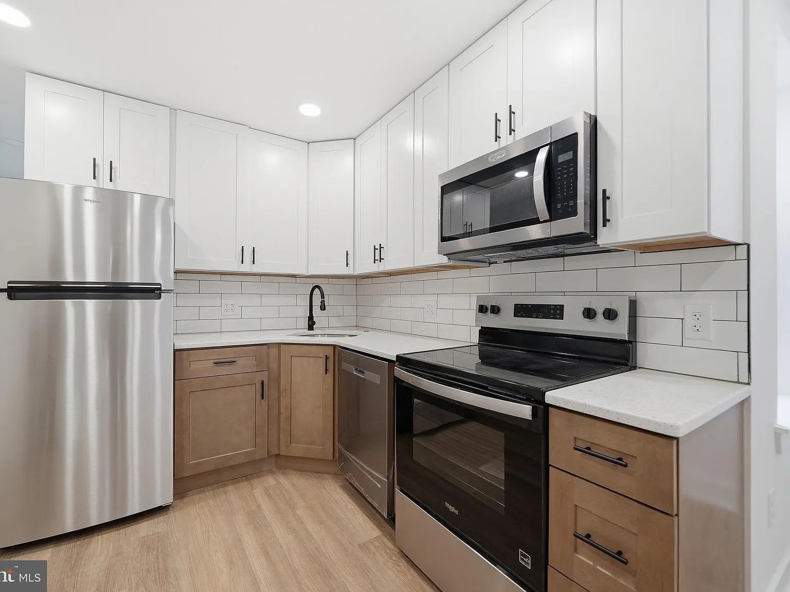 2 bed, 700 sqft, $1,850 — Photo 1
