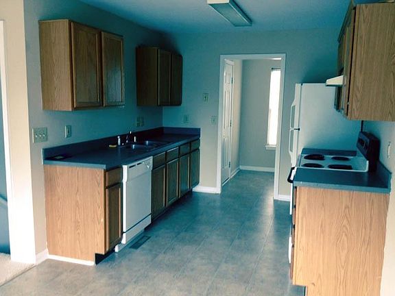 5th image of 617 Big Bear Ln