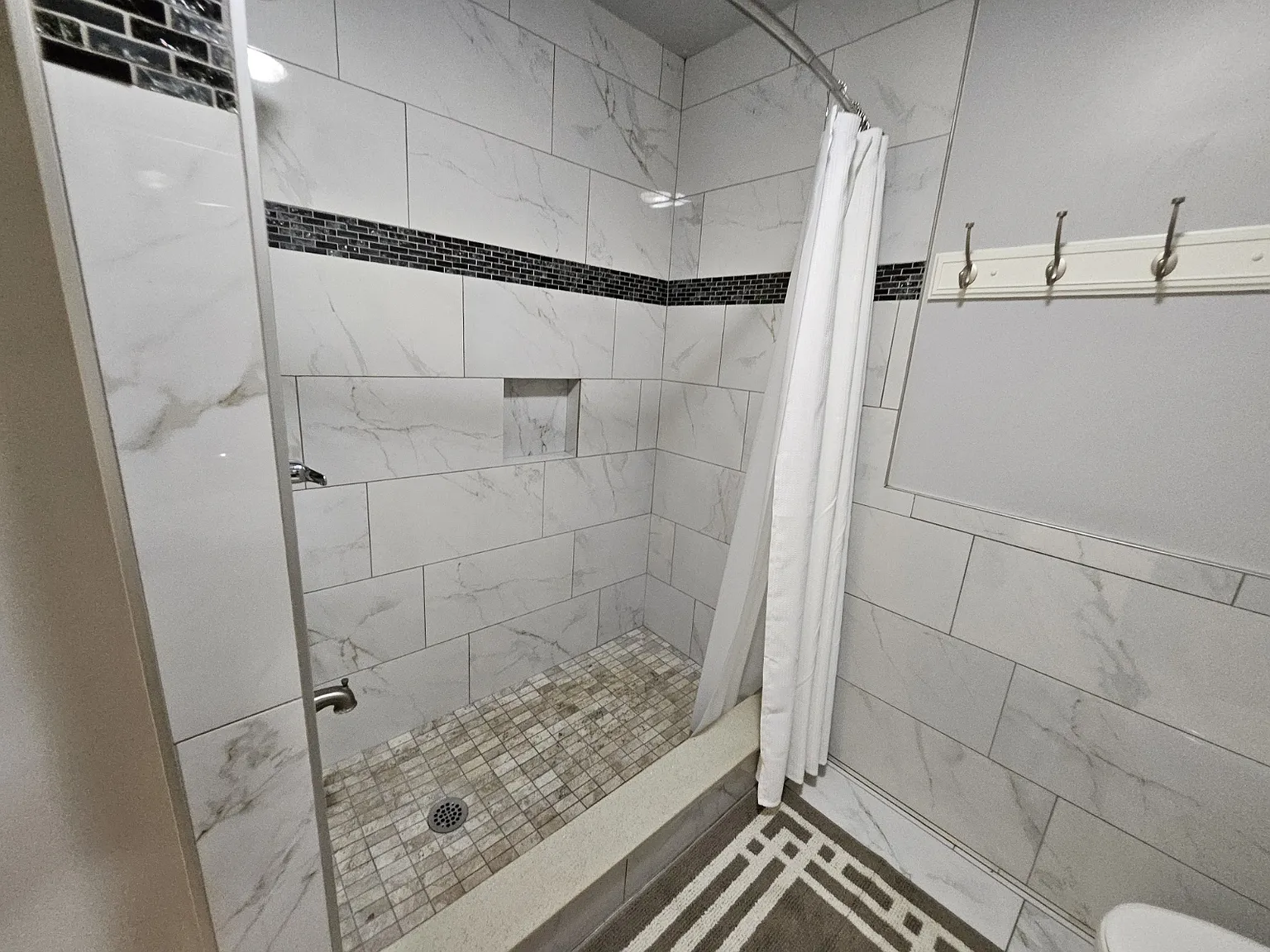3 bed, $3,850 — Photo 3