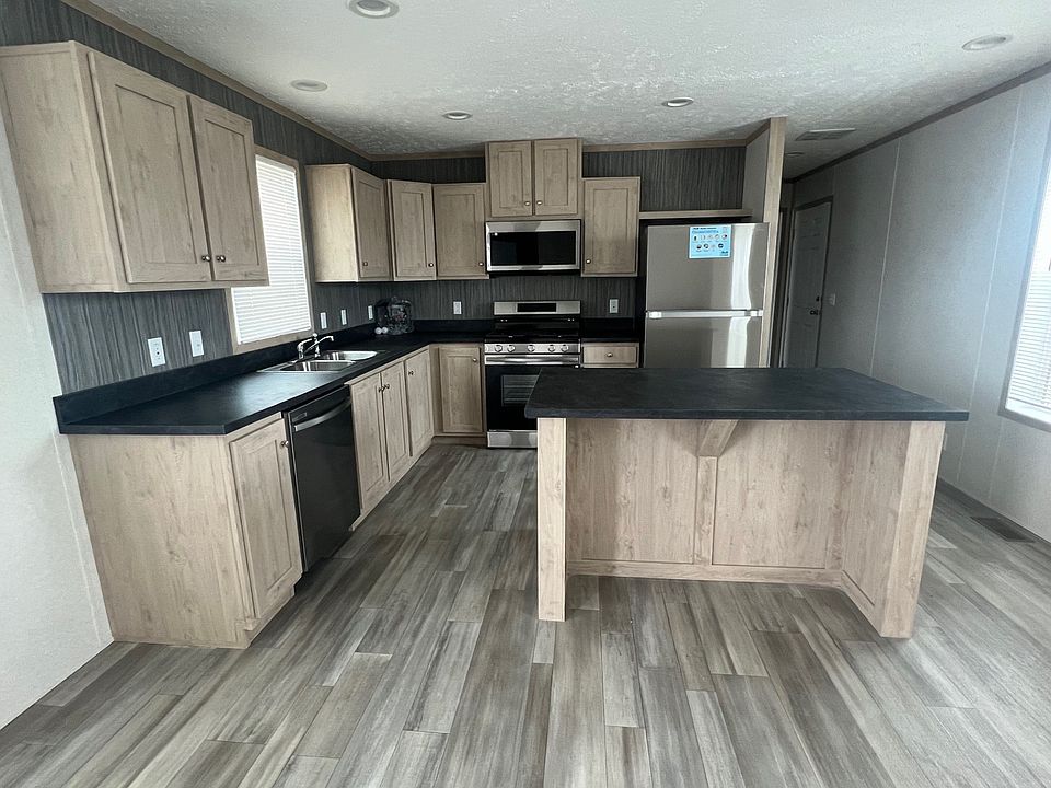 1st image of 322 Yorkshire #156