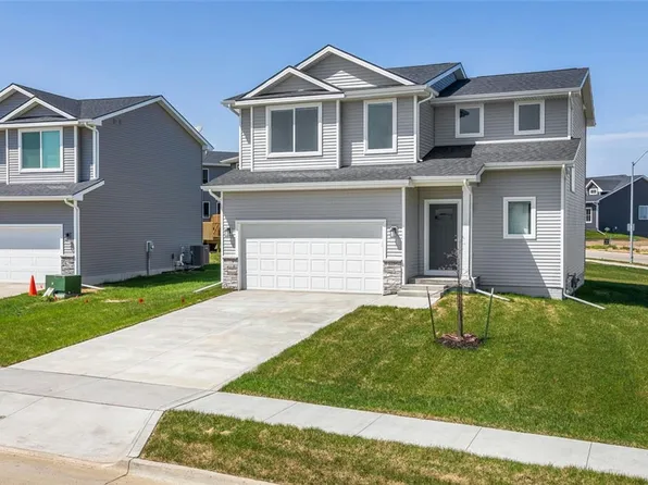 16605 Oakwood Dr, Urbandale, IA 50323