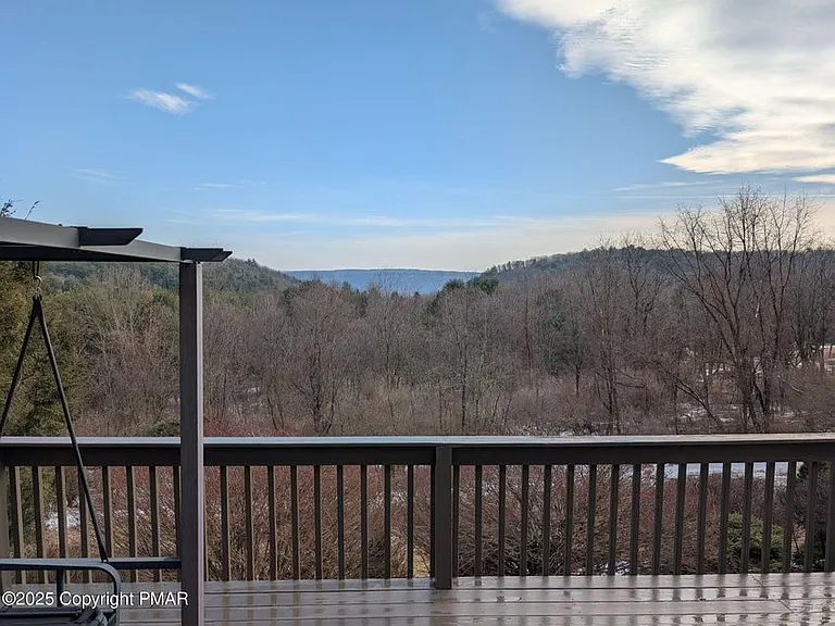 520 Maxine Dr — Photo 8