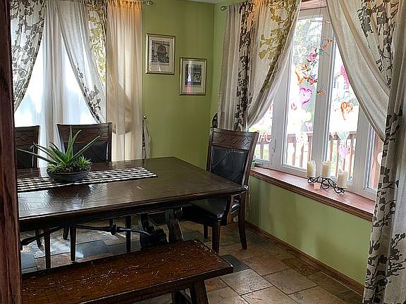 5th image of 533 Whitelaw Ave