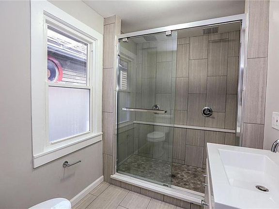 Bathroom w/ Dual Rainfall Shower