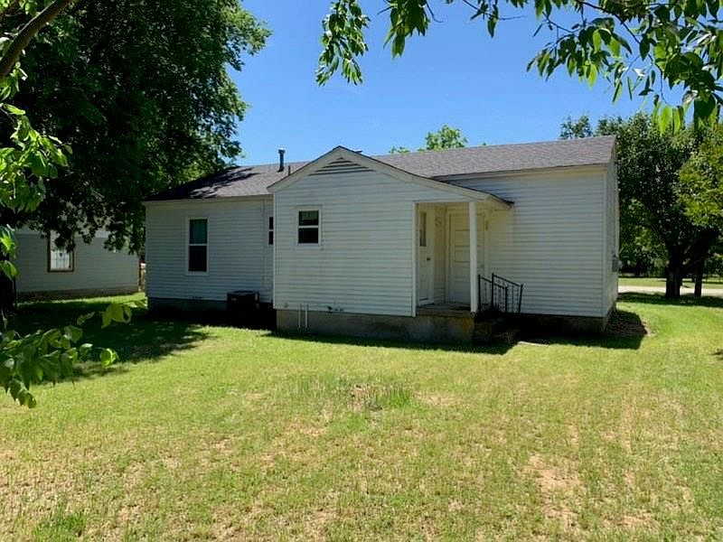 1st image of 104 Lewis St