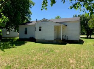 104 Lewis St, Waxahachie, TX 75165