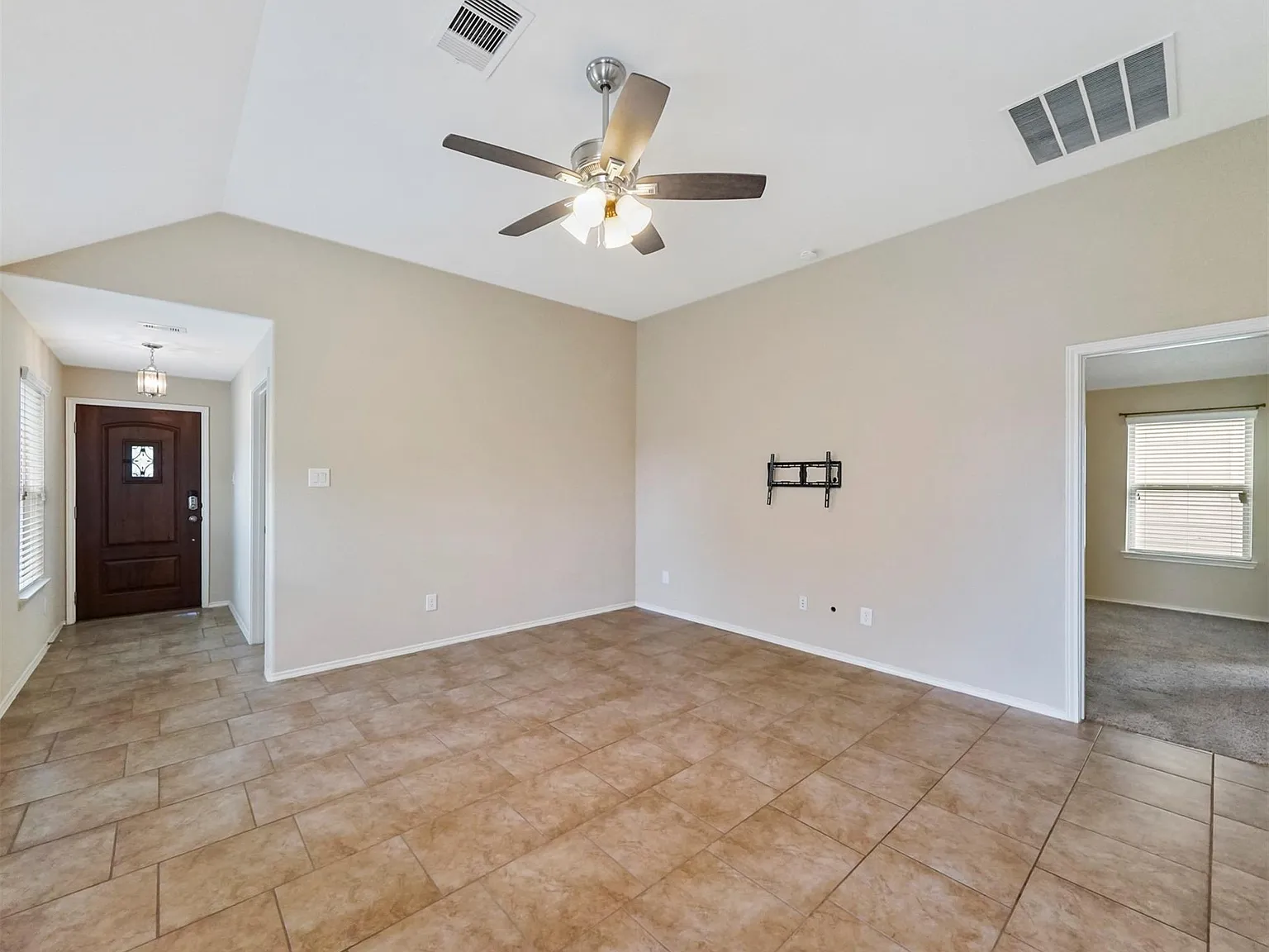 4 bed, 2.0 bath, 1558 sqft, $2,095 — Photo 3
