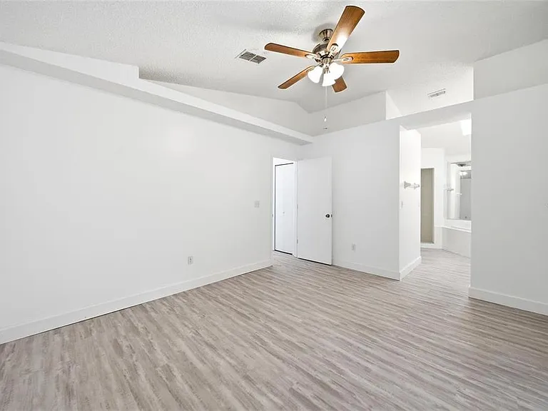 7151 Edgewater Shores Ct — Photo 10