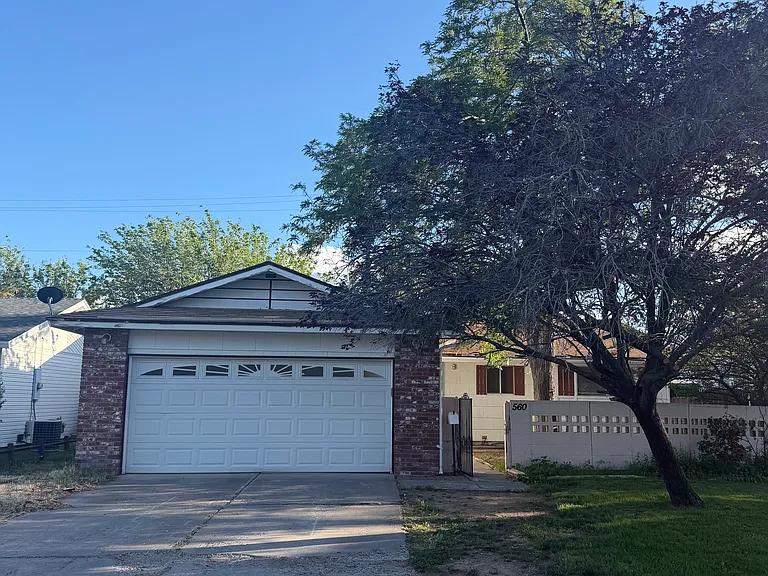 560 Nancy Cir — Photo 1