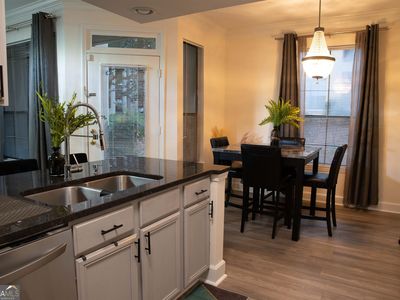 3777 Peachtree Rd NE APT 1013, Atlanta, GA, 30326