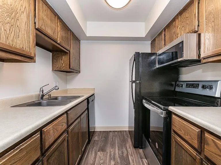 Foxhill Apartments — Photo 17