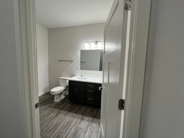 Cottage Grove Commons: Gaston — Photo 41