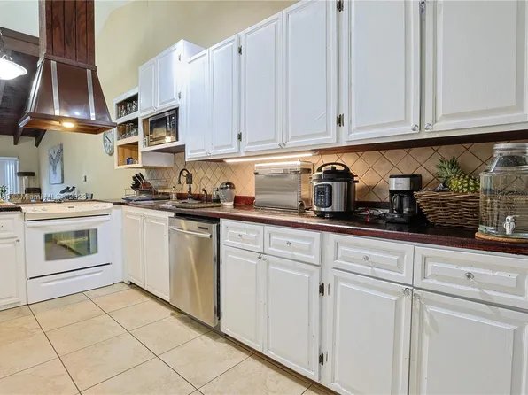 2320 Pecan Ct, Pembroke Pines, FL 33026