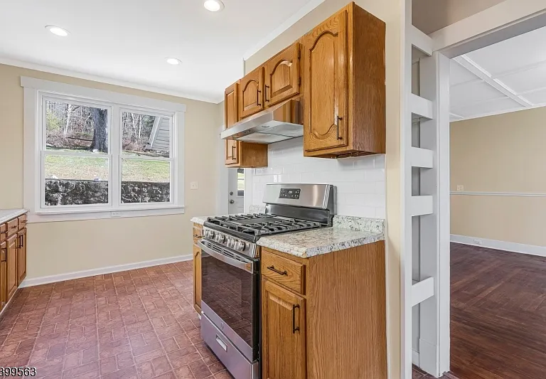 16 Tisco Ave — Photo 11