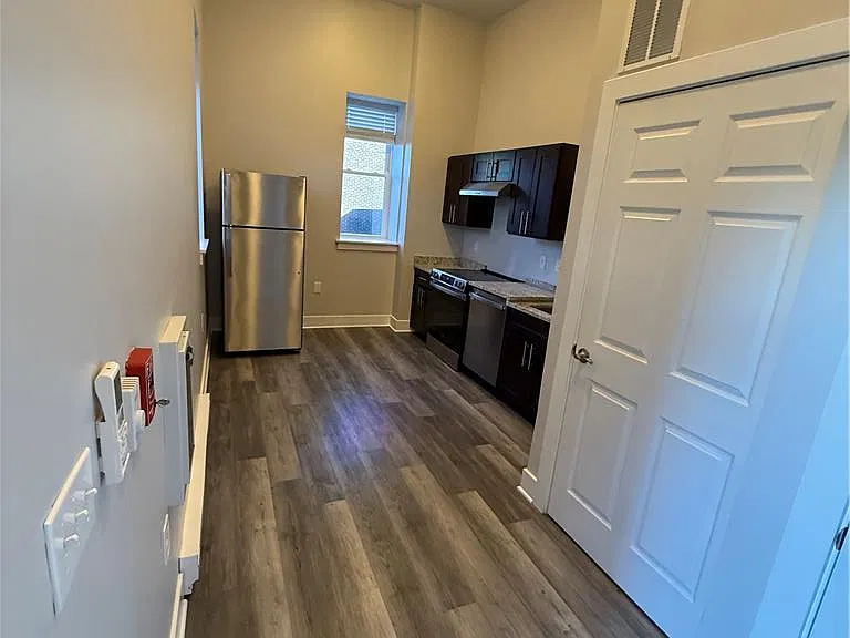 639 N 8th St #10 — Photo 2