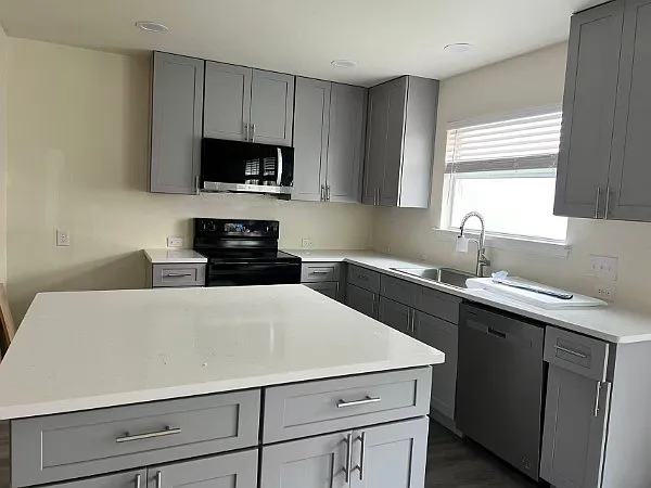 9221 Goldenview Dr — Photo 5