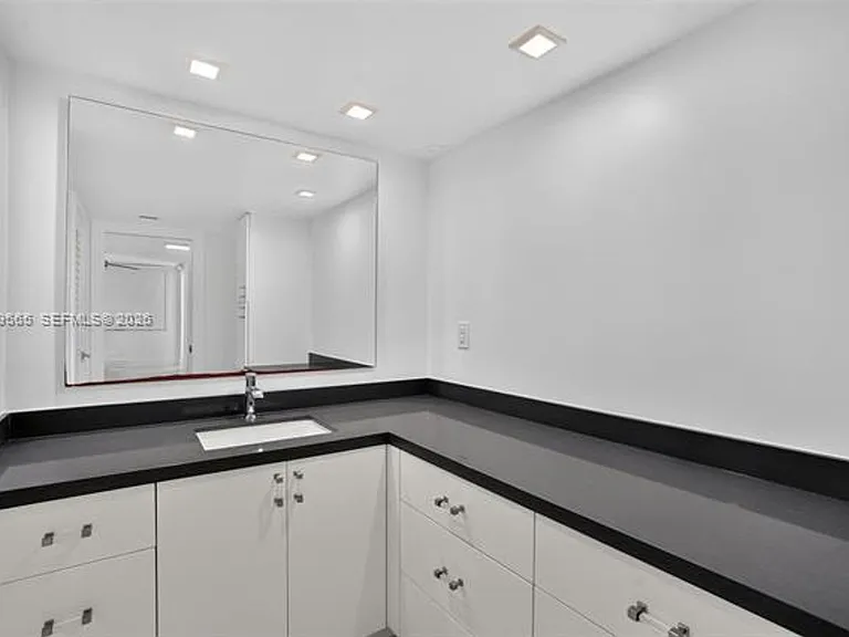 6039 Collins Avenue Cu #1624 — Photo 16