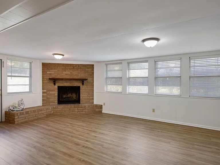 421 Kim Dr — Photo 5