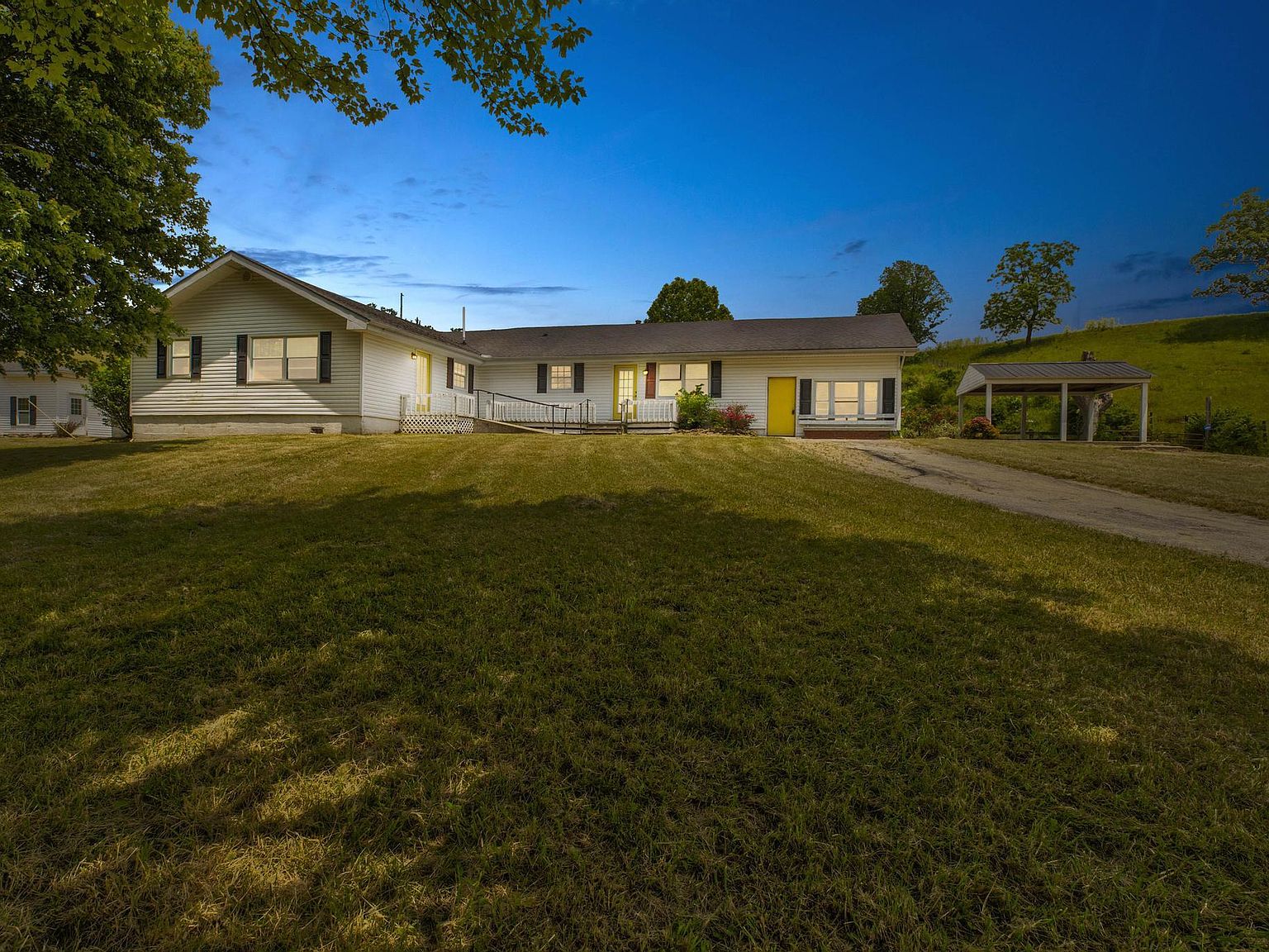 オンラインショップ 100 Yeller Zillow | 40353 KY Sterling, Mount Ln, Hoss トップス