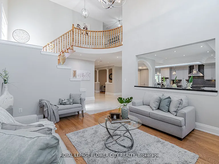 36 Louvain Dr — Photo 9