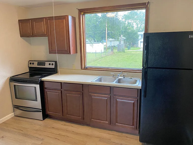 1410 N Forrest St — Photo 3